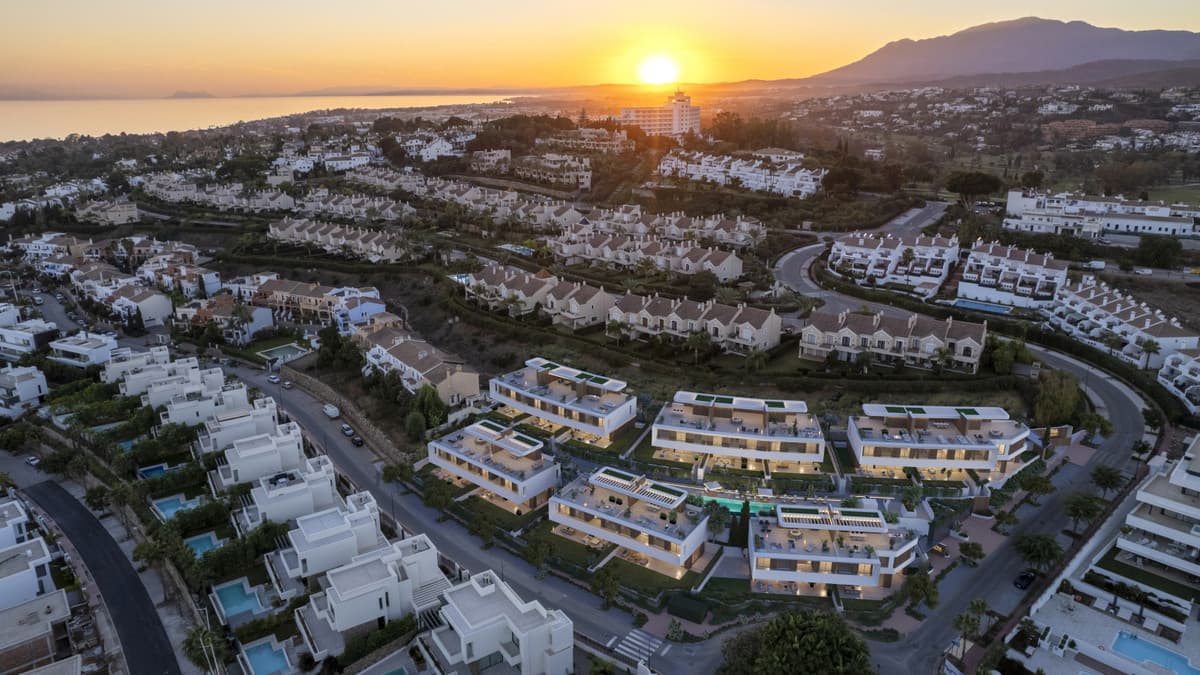 Lyra Residences — photo 1 of 10