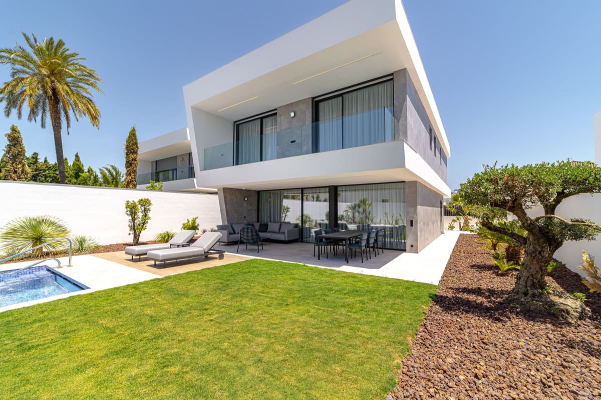 Villa B San Pedro - KEY READY — photo 1 of 10
