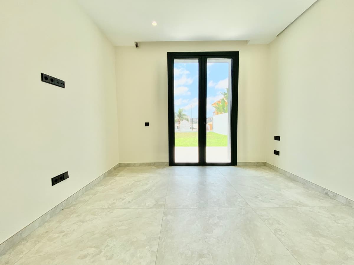 Grupo Tierra Nueva - KEY READY — photo 9 of 10