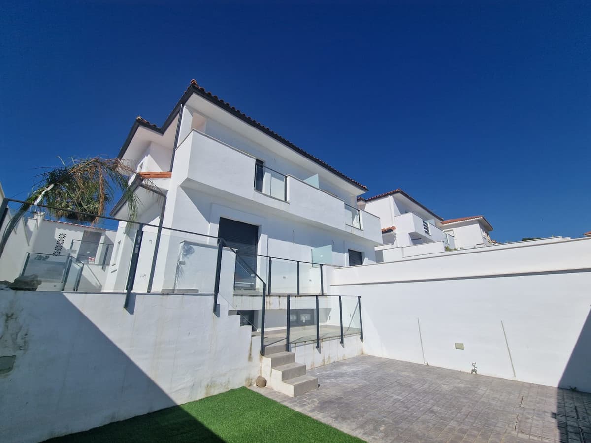 CASAS PAREADAS Y VILLA ALDEA HILLS - KEY READY!