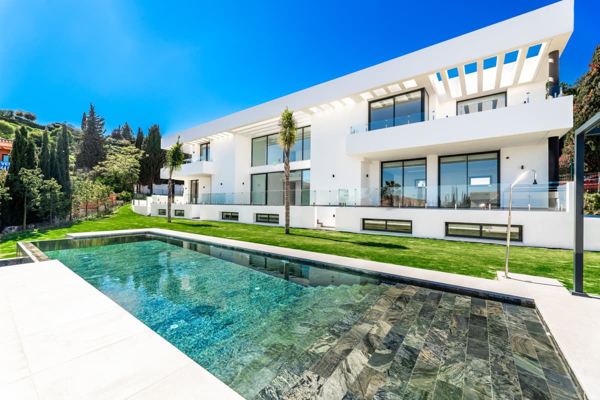 Villa Paradise - KEY READY — photo 1 of 10