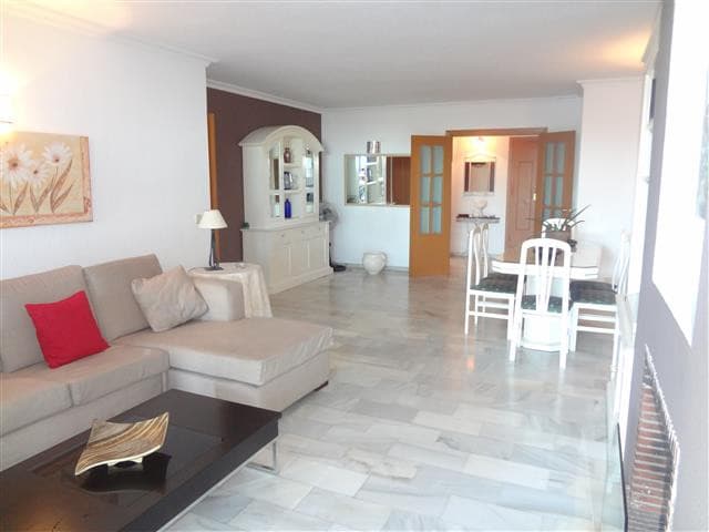 Middle Floor Apartment in Nueva Andalucía — photo 4 of 10