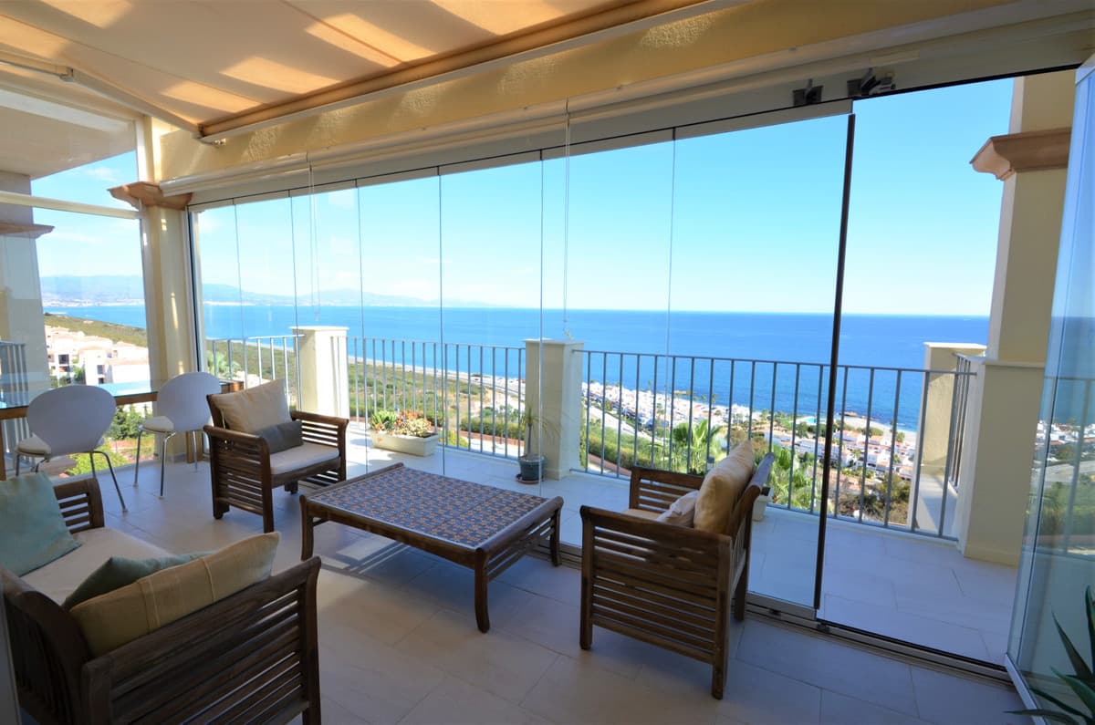 Penthouse in La Duquesa — photo 1 of 10