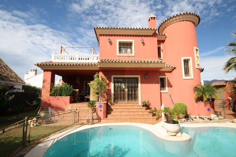 Detached Villa in Las Chapas — photo 1 of 10