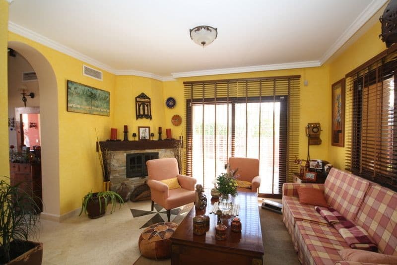 Detached Villa in Las Chapas — photo 2 of 10