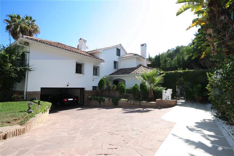 Detached Villa in Los Monteros — photo 5 of 10