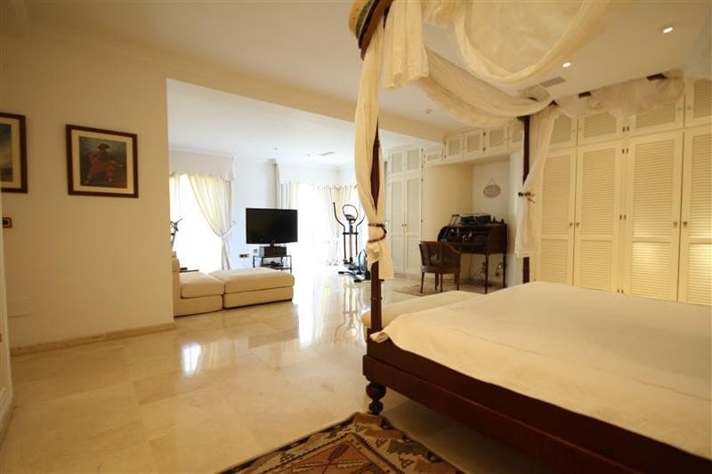 Detached Villa in Los Monteros — photo 8 of 10