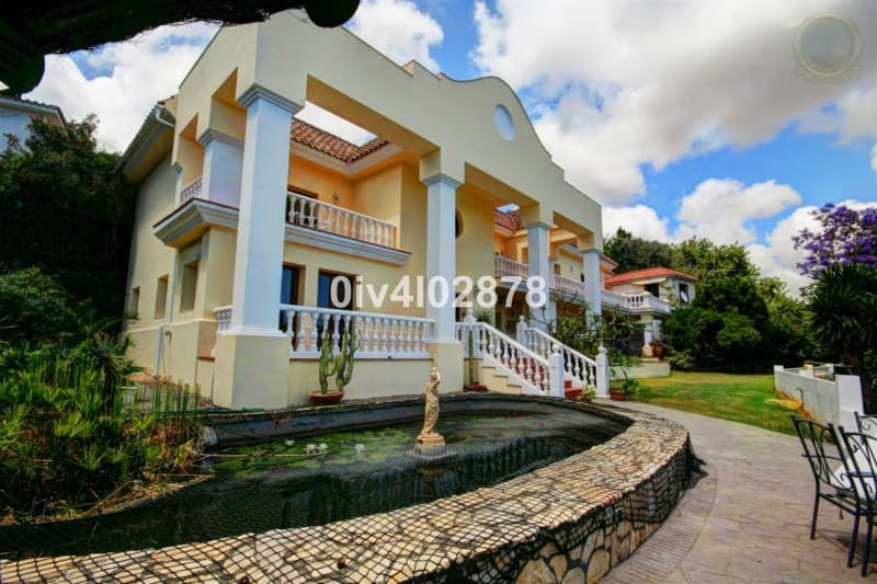 Detached Villa in Benalmadena Pueblo — photo 1 of 10