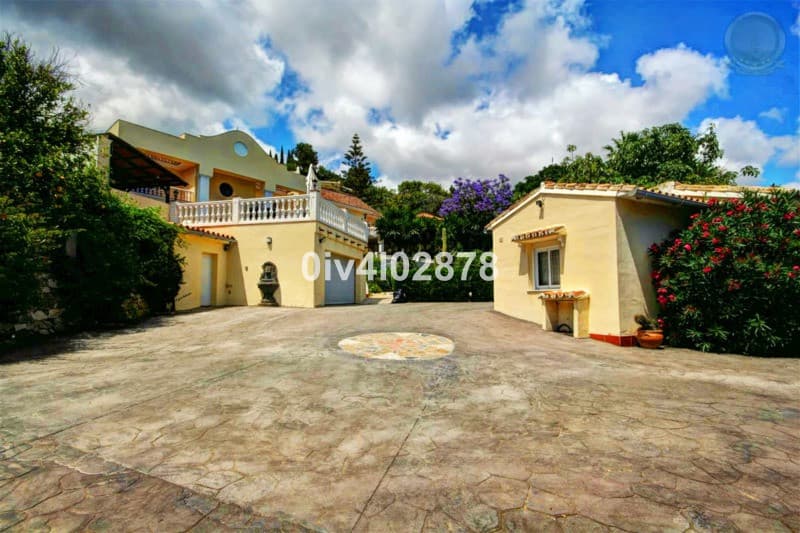 Detached Villa in Benalmadena Pueblo — photo 2 of 10