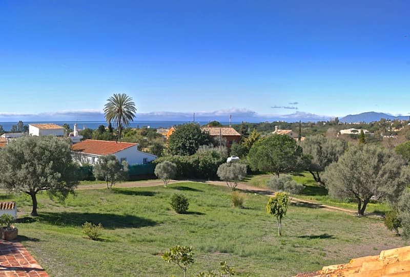 Detached Villa in Elviria — photo 1 of 10