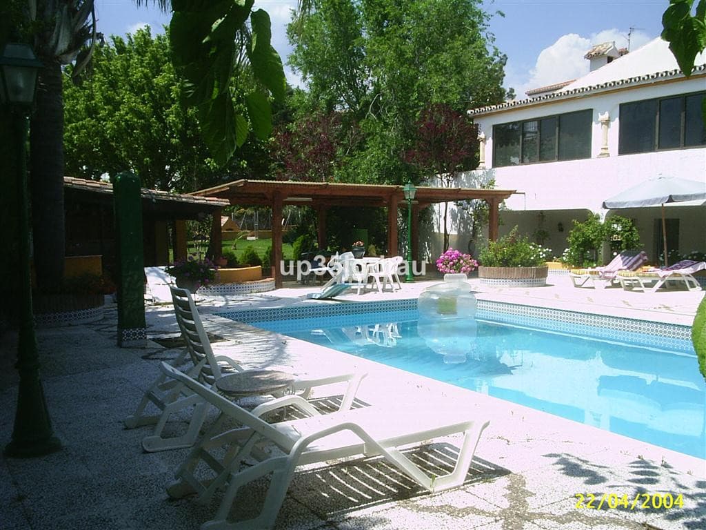 Detached Villa in Estepona — photo 2 of 10