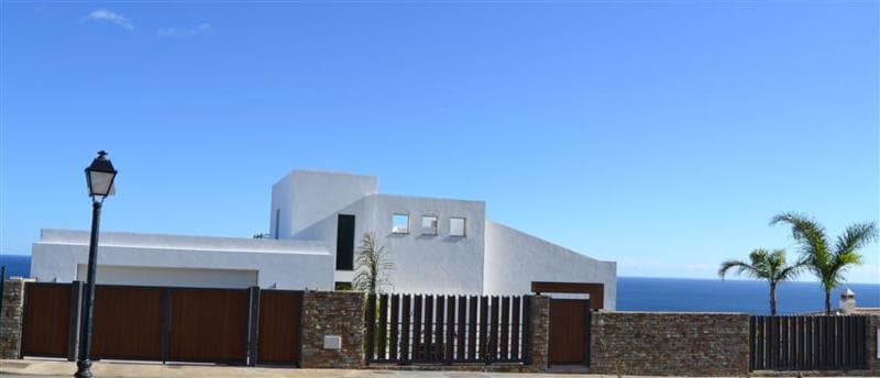 Detached Villa in La Duquesa — photo 2 of 10