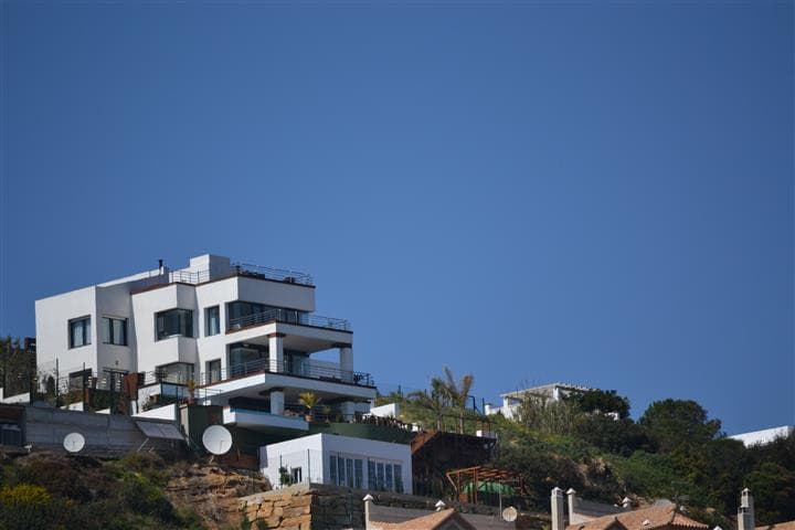 Detached Villa in La Duquesa — photo 3 of 10