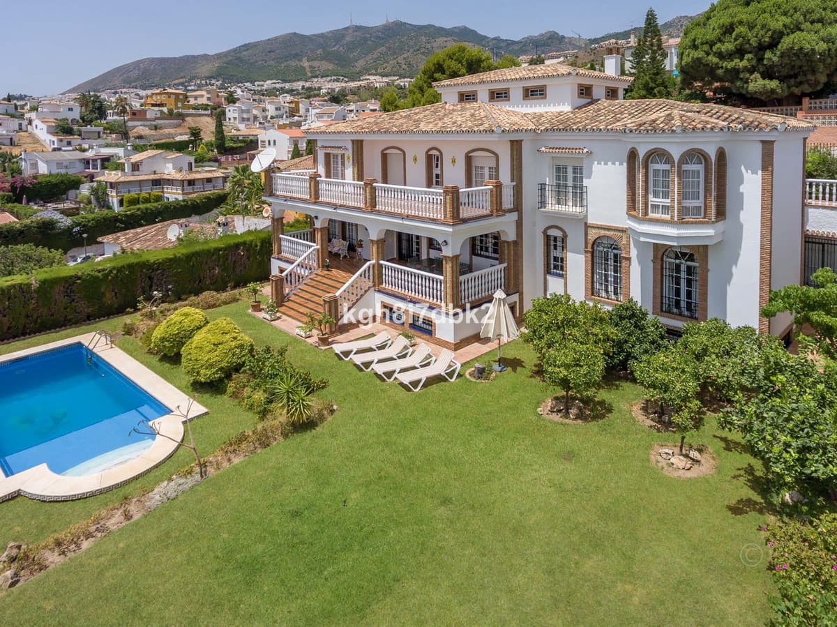 Detached Villa in Benalmadena — photo 1 of 10