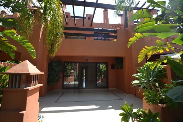 Semi-Detached House in The Golden Mile — photo 1 of 10