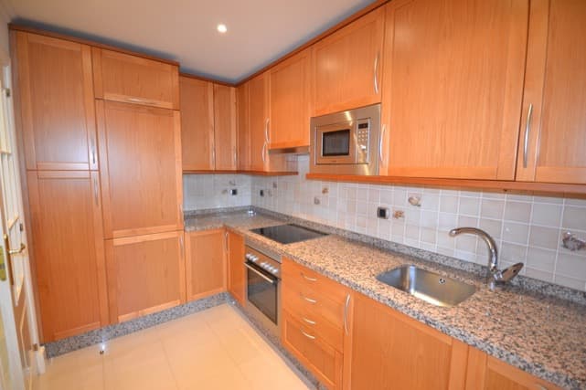 Semi-Detached House in The Golden Mile — photo 6 of 10