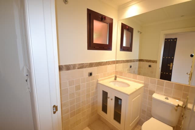 Semi-Detached House in The Golden Mile — photo 8 of 10