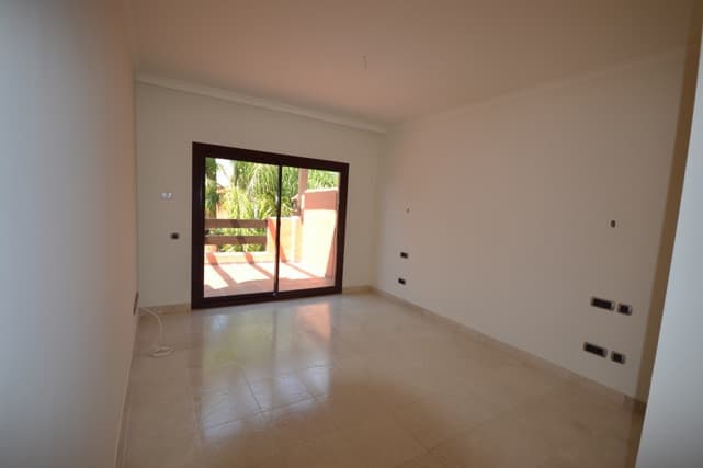 Semi-Detached House in The Golden Mile — photo 10 of 10