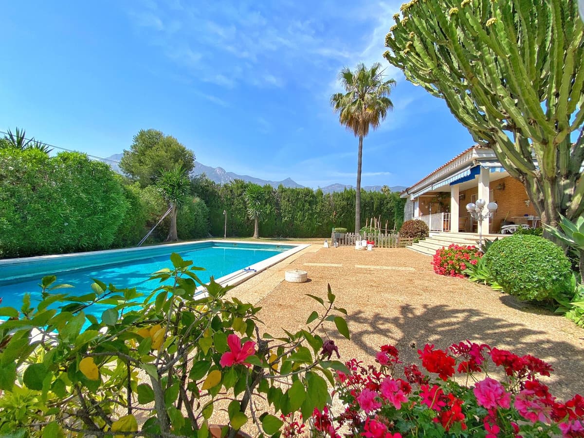 Detached Villa in Marbella — photo 2 of 10