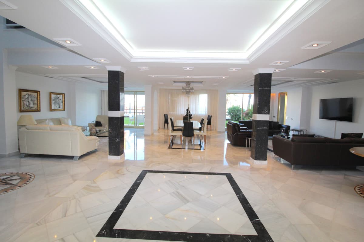 Ground Floor Apartment in Puerto Banús — photo 2 of 10