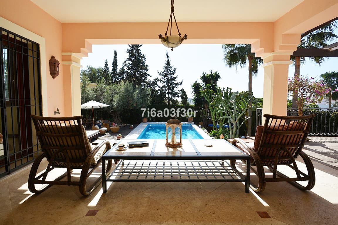 Detached Villa in Nueva Andalucía — photo 2 of 10