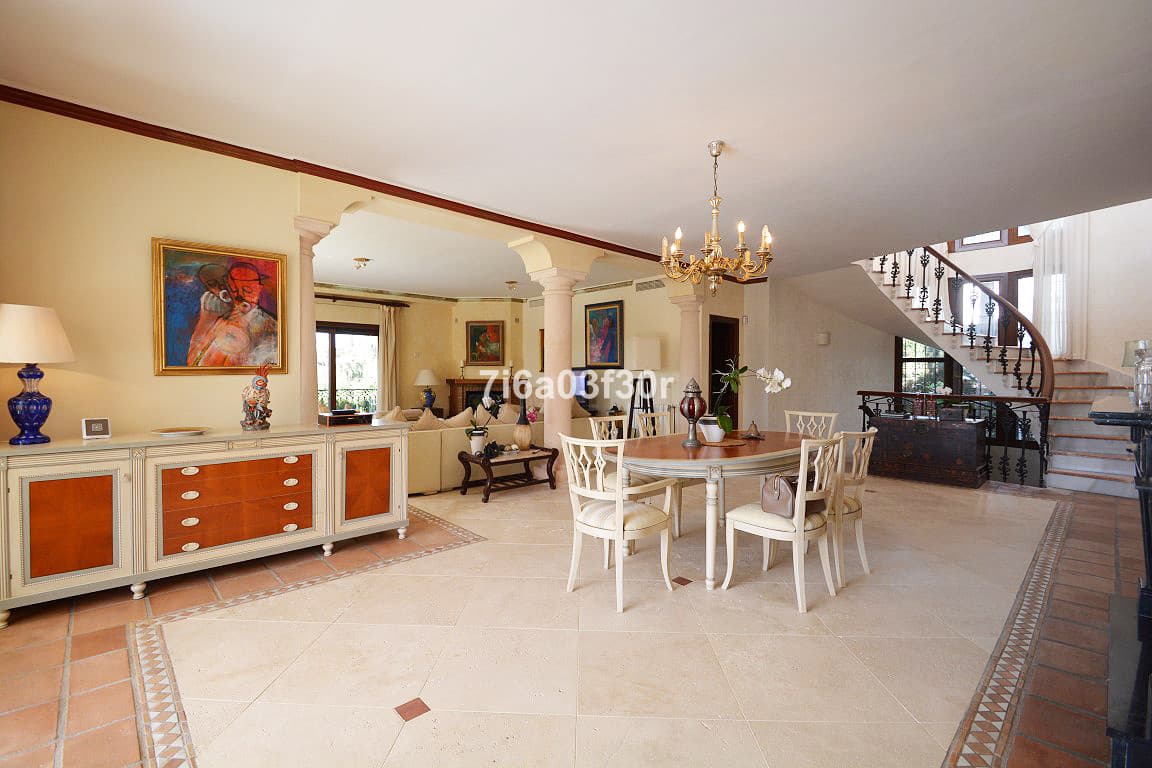 Detached Villa in Nueva Andalucía — photo 4 of 10