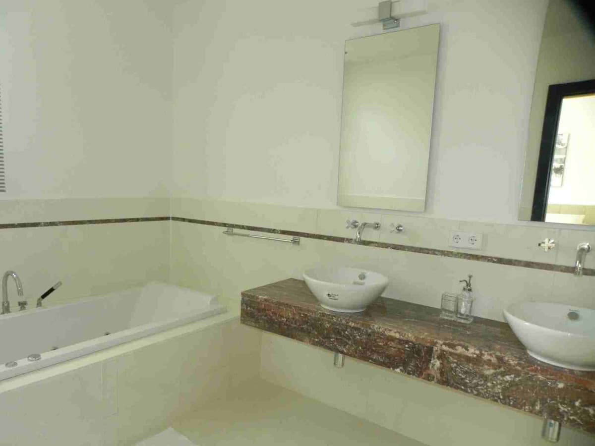 Semi-Detached House in Sierra Blanca — photo 4 of 10
