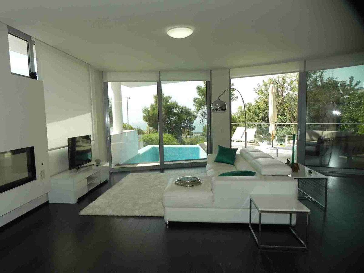 Semi-Detached House in Sierra Blanca — photo 6 of 10