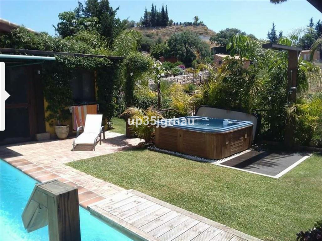 Ground Floor Apartment in Estepona — photo 6 of 10