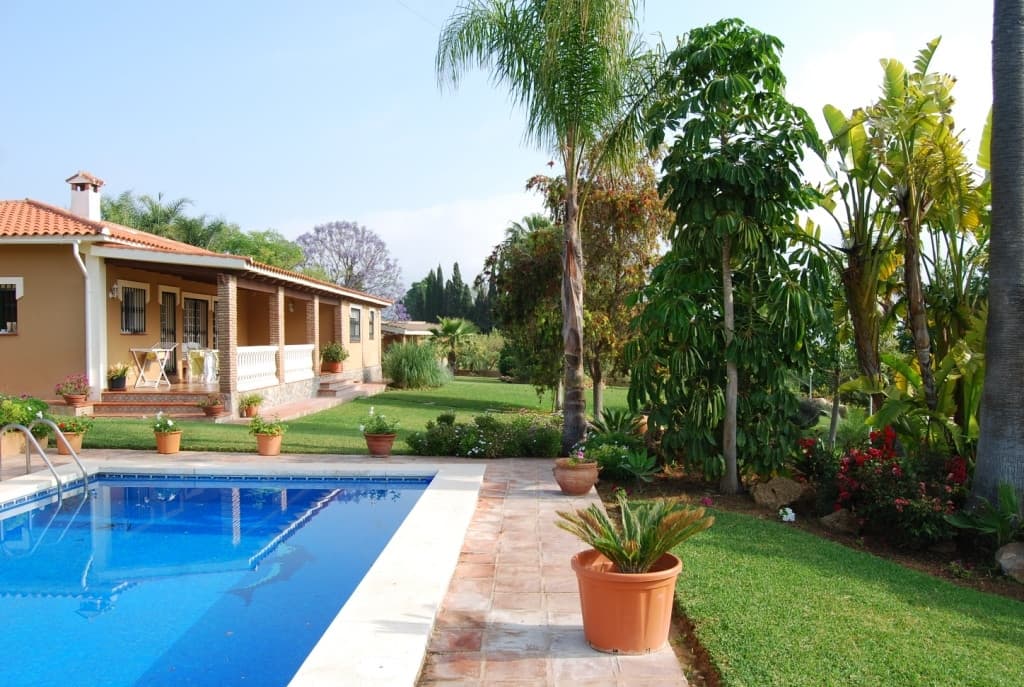 Detached Villa in Alhaurín de la Torre — photo 1 of 10