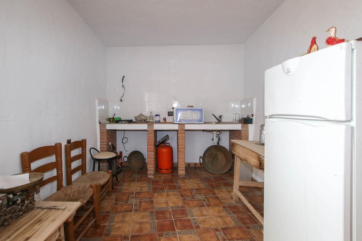 Townhouse in Guaro — photo 3 of 10
