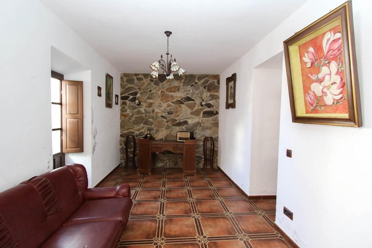 Townhouse in Guaro — photo 7 of 10