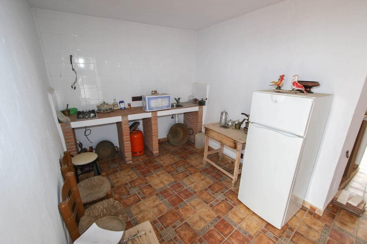 Townhouse in Guaro — photo 9 of 10
