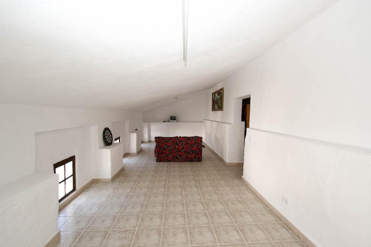Townhouse in Guaro — photo 10 of 10