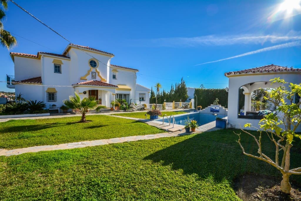 Detached Villa in Estepona — photo 1 of 10