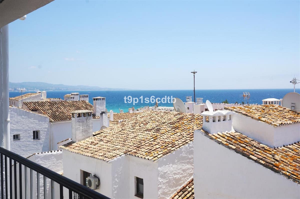 Middle Floor Apartment in Puerto Banús — photo 3 of 10