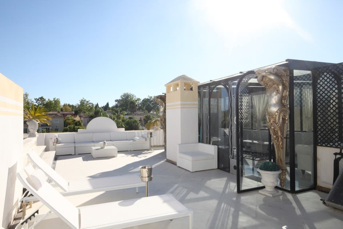 Penthouse in Guadalmina Alta — photo 3 of 10
