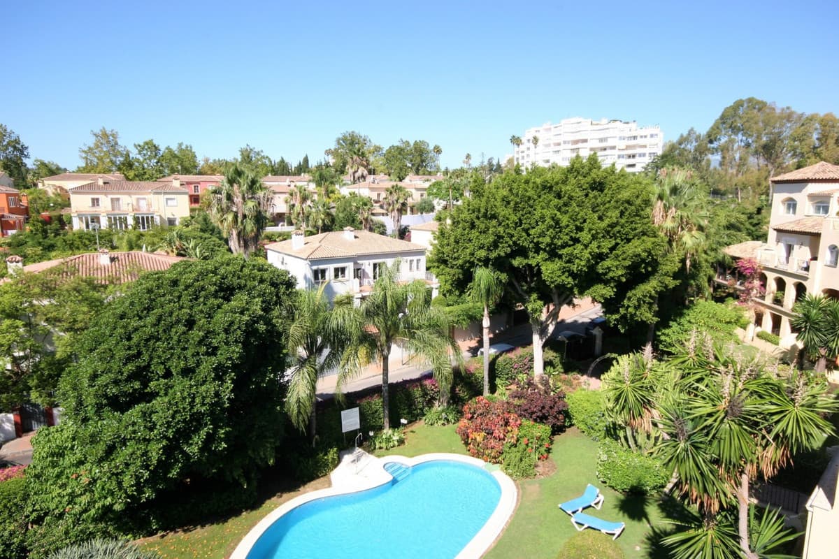 Penthouse in Guadalmina Alta — photo 4 of 10