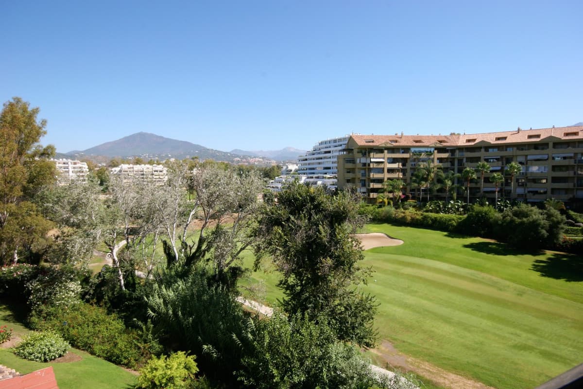 Penthouse in Guadalmina Alta — photo 7 of 10