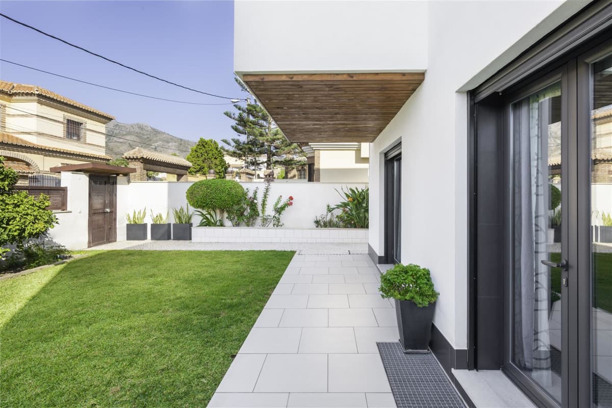 Detached Villa in Torremolinos — photo 3 of 10