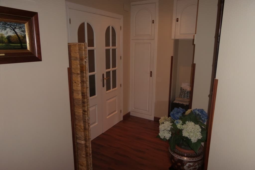 Middle Floor Apartment in Málaga — photo 5 of 10