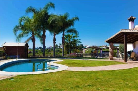 Detached Villa in Estepona — photo 1 of 6