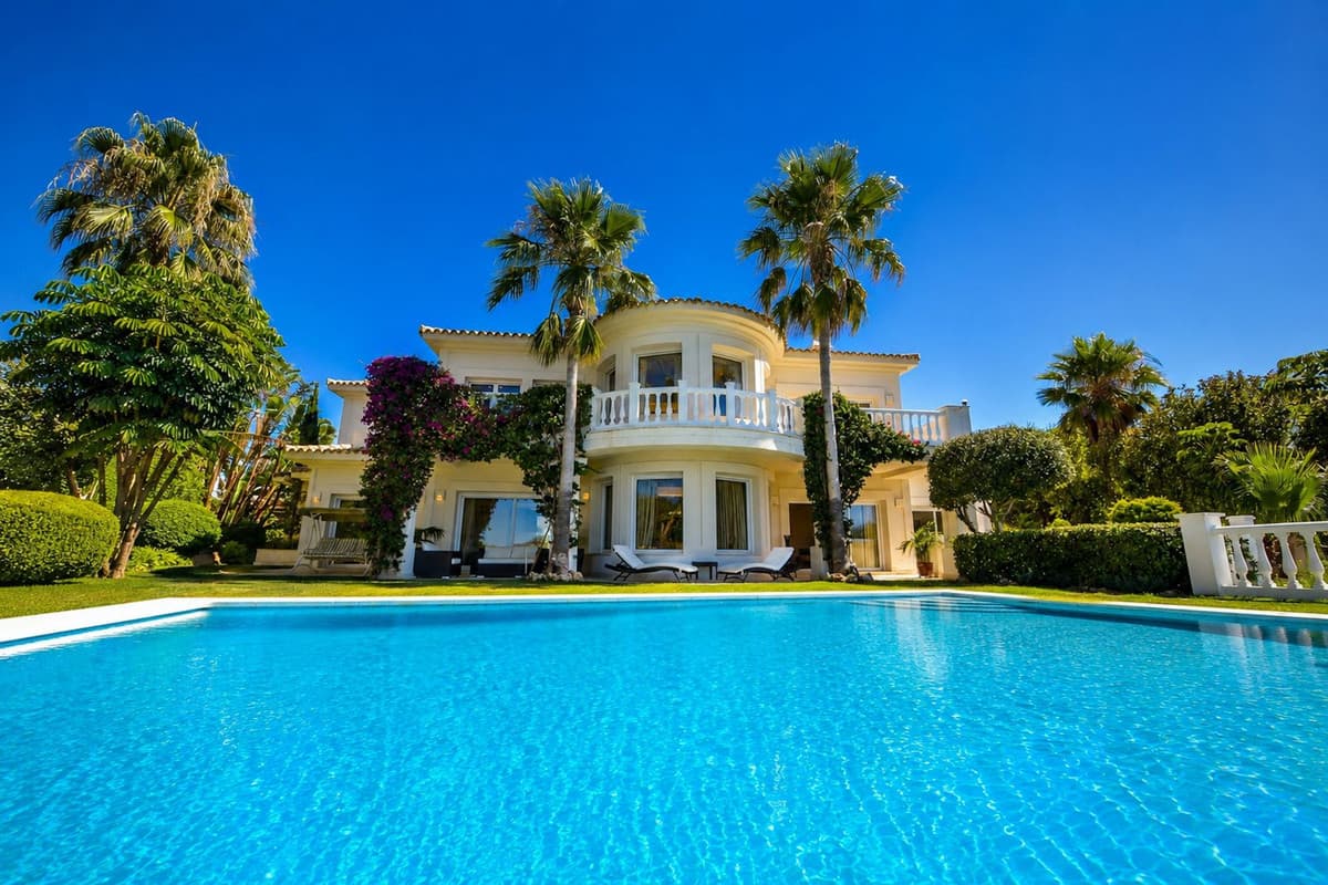 Detached Villa in Altos de los Monteros — photo 2 of 10