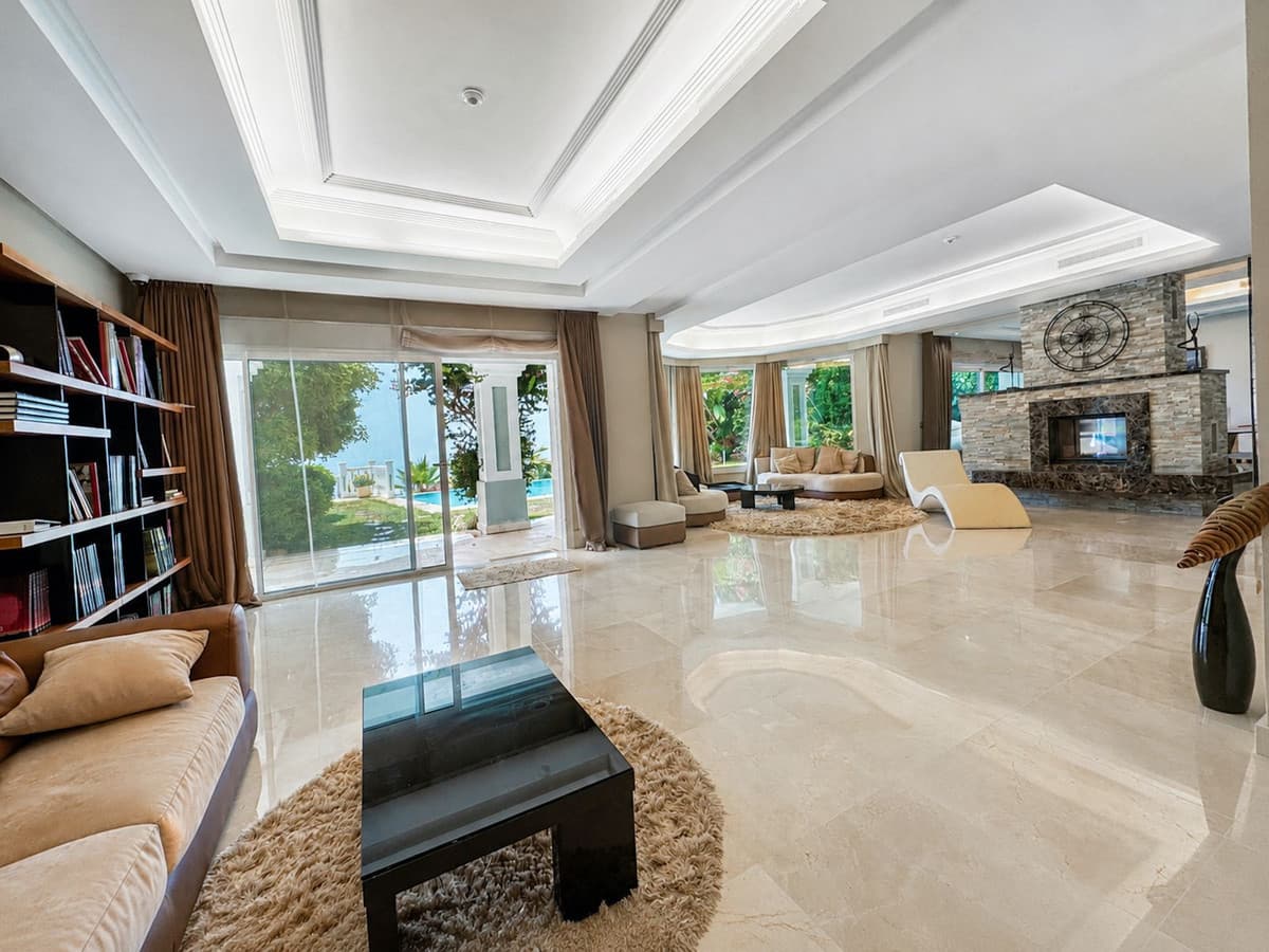 Detached Villa in Altos de los Monteros — photo 4 of 10