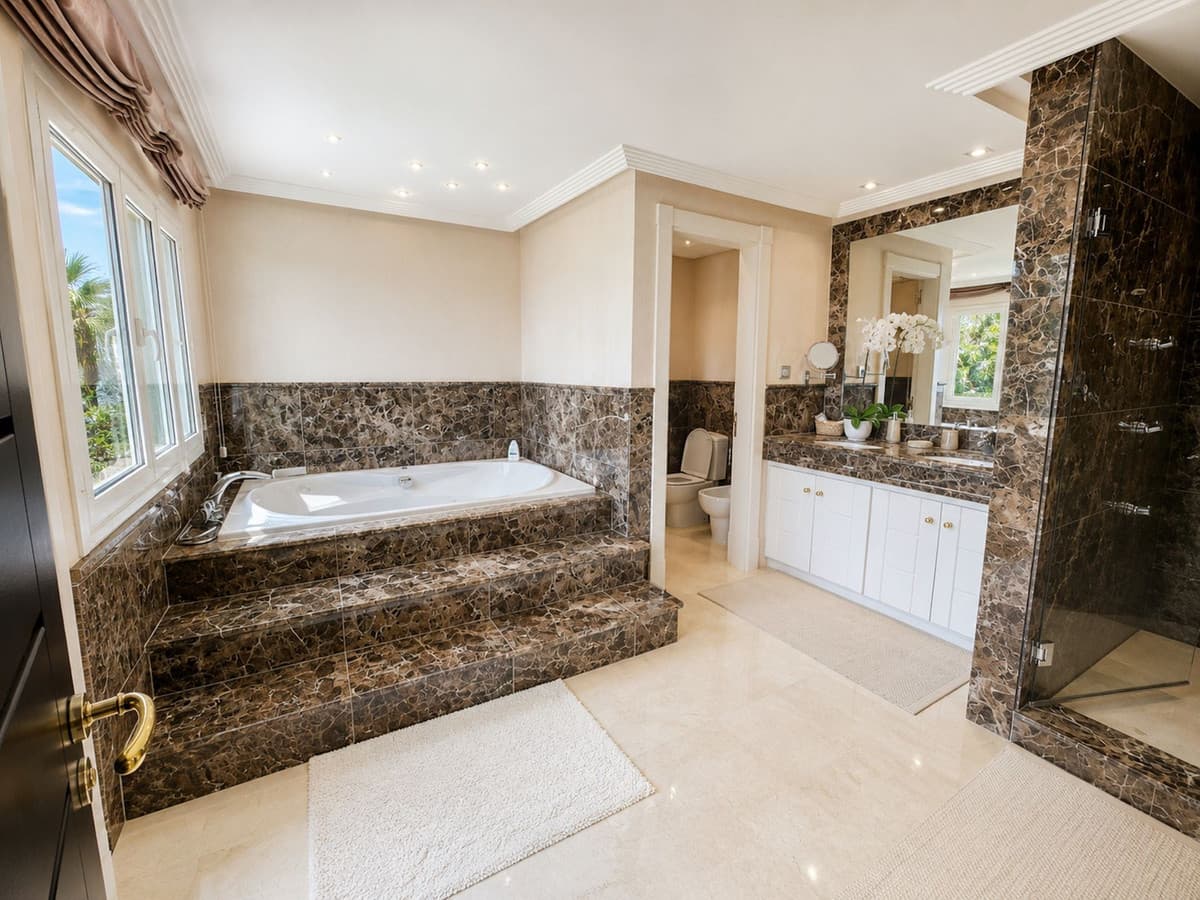 Detached Villa in Altos de los Monteros — photo 7 of 10
