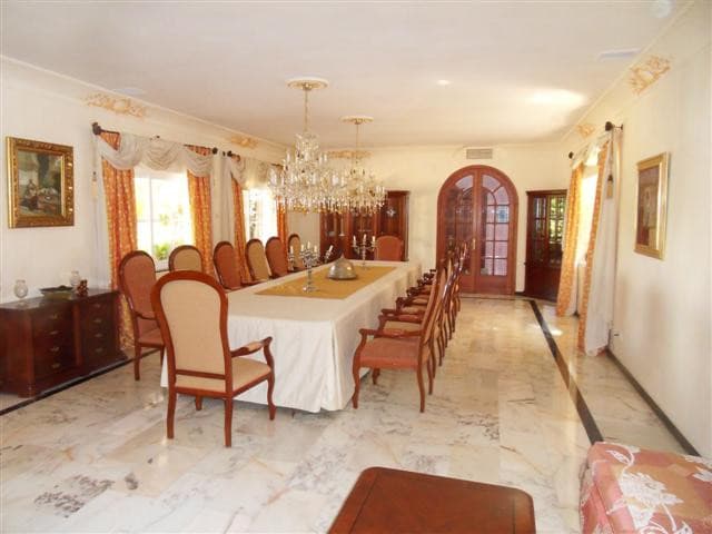 Detached Villa in La Quinta — photo 4 of 10