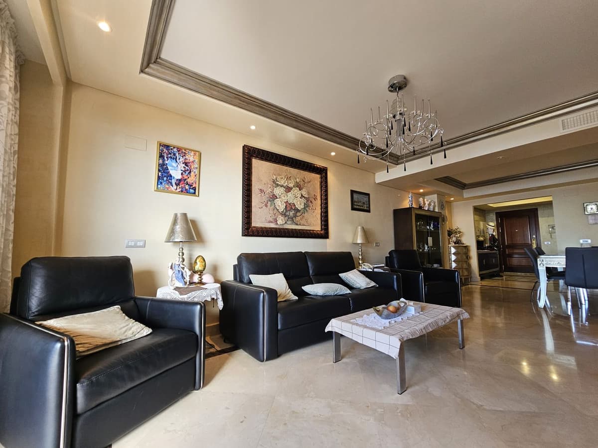 Middle Floor Apartment in Estepona — photo 2 of 10