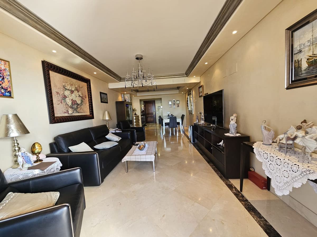 Middle Floor Apartment in Estepona — photo 3 of 10