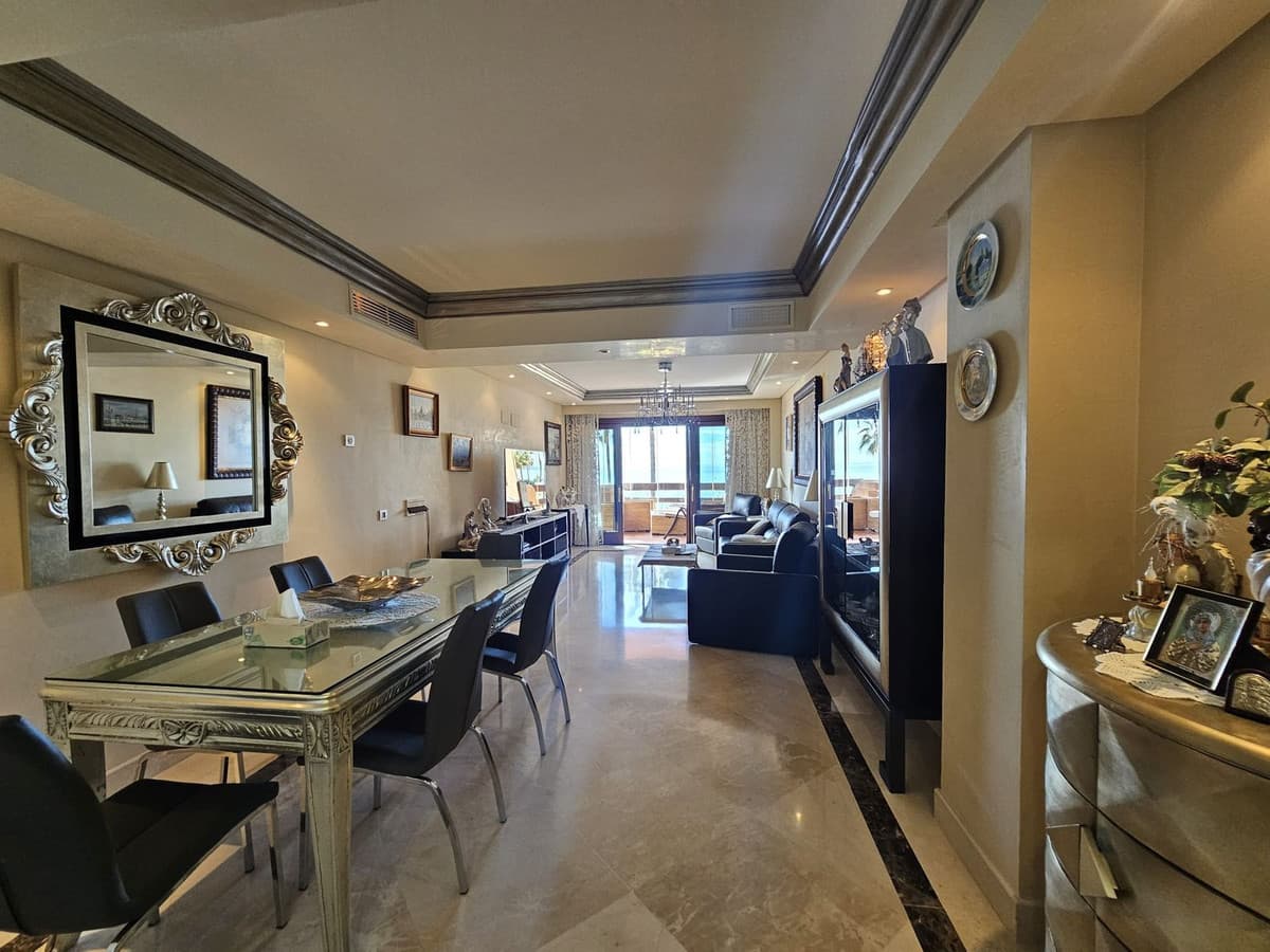 Middle Floor Apartment in Estepona — photo 5 of 10