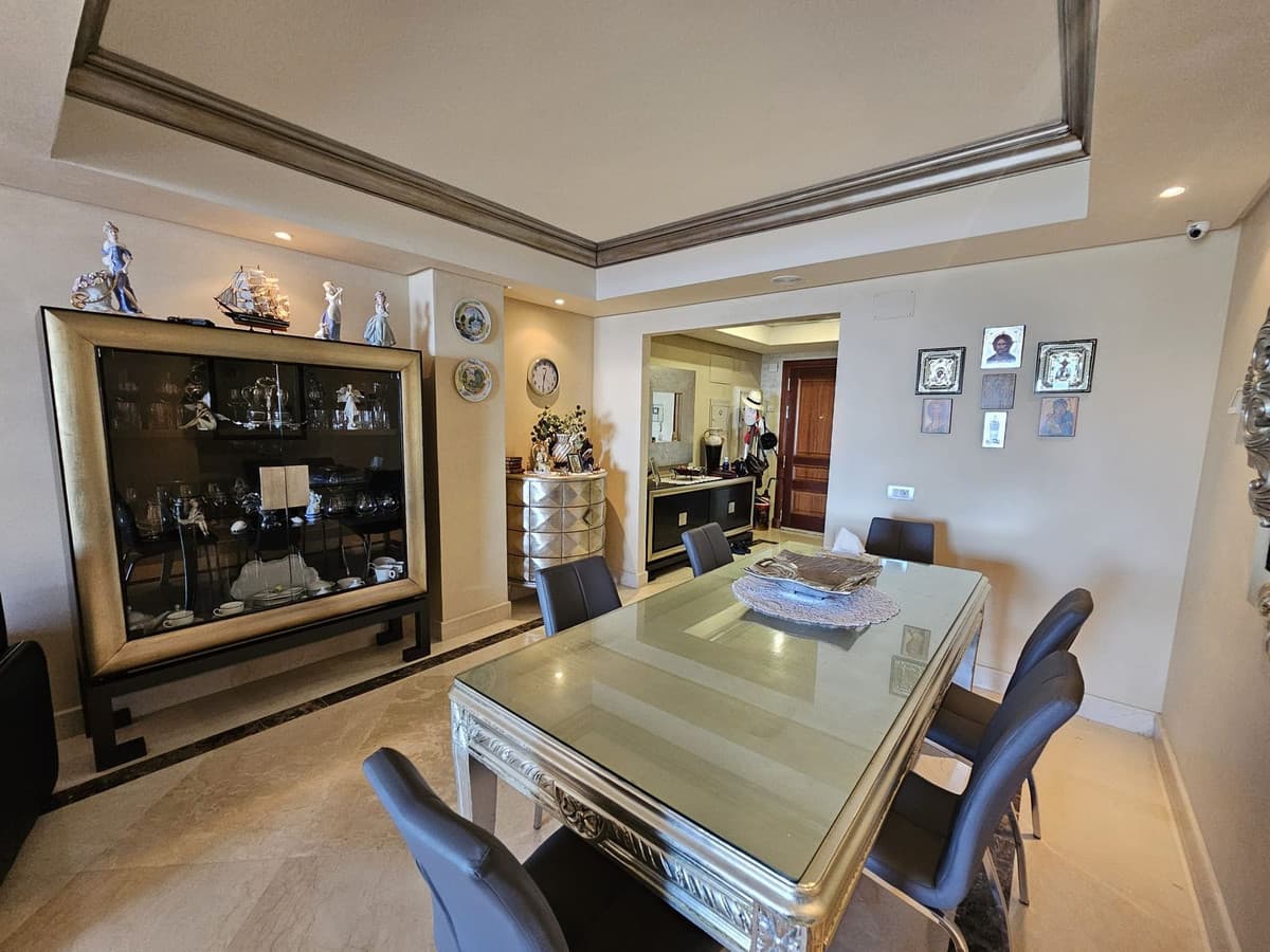 Middle Floor Apartment in Estepona — photo 6 of 10